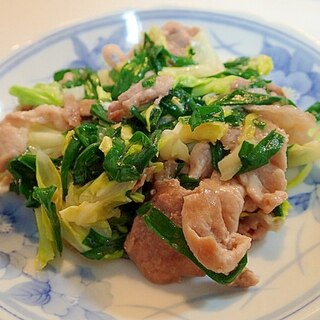 豚もも肉とキャベツと韮の胡麻油炒め